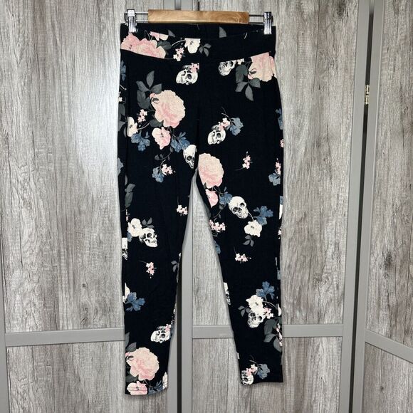 Torrid Leggings Black Color with Roses And Skulls Size 0 - Picture 1 of 5